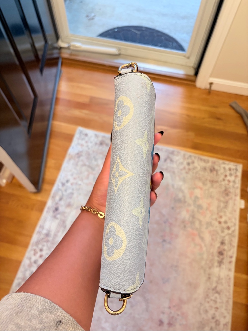 Louis Vuitton Cream & Blue Monogram Chain Wallet - Picture 4 of 4